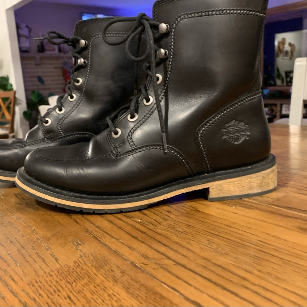Like new! Leather Harley Davidson riding boots.